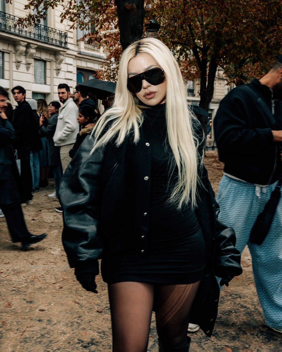 avamaxbr's tweet image. Nova foto de @avamax nesta semana em Paris, durante a Paris Fashion Week.
(📸vincentpoetzsch/Instagram).