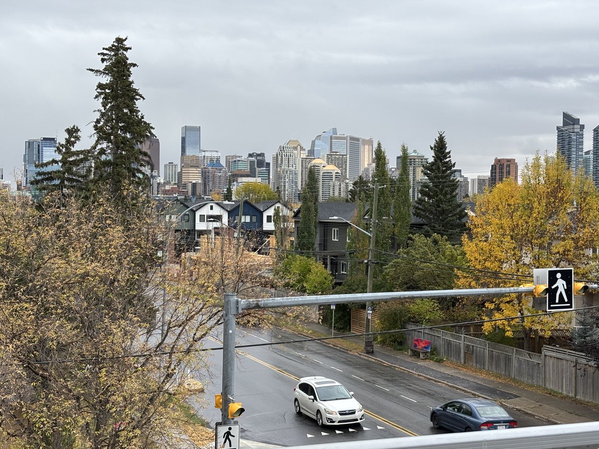 everydaytourist's tweet image. Checked out Frontier homes and was impressed with everything from lobby to large balconies. Love the kids riding their bikes in the parkade. This is the mixed-use development inner city communities need. @Trumanhomes @dtalks_calgary @WestHillhurstCA @BILDCR #urbanliving #infill