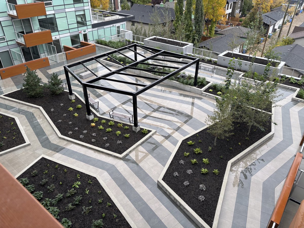 everydaytourist's tweet image. Checked out Frontier homes and was impressed with everything from lobby to large balconies. Love the kids riding their bikes in the parkade. This is the mixed-use development inner city communities need. @Trumanhomes @dtalks_calgary @WestHillhurstCA @BILDCR #urbanliving #infill