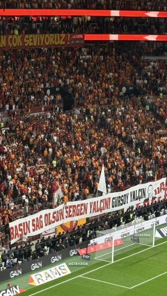 Bu maçta herkesin gözardı ettiği bir nokta var. Bu maçta bjk 3 puanı alamadı ise bu direkt sergene yazılmalı.
Golde ve kırmızı kartta maça damga vuran cherniyi oyundan alan  sergen basiretsizliğin arşına vardı.
Cengiz egosu yüzünden maçın adamını cherniyi oyundan aldı.#GSvBFK