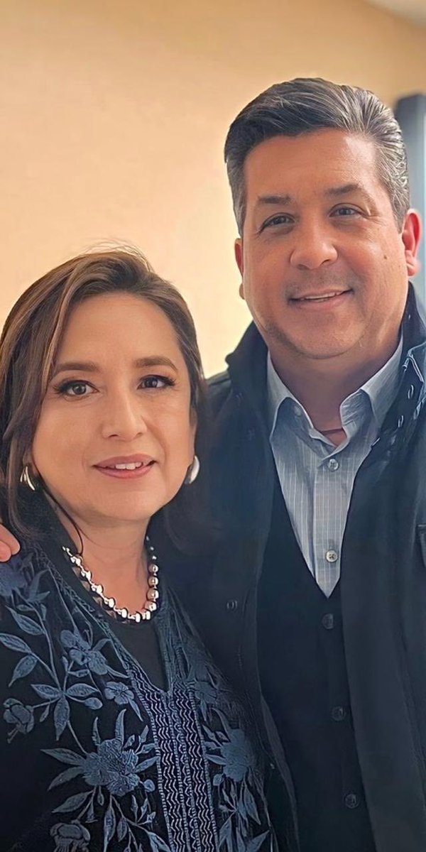 cecyvogel's tweet photo. @XochitlGalvez Recuerda que fue @fgcabezadevaca desde Nov del 2019 el primero en denunciar y exhibir el Huachicol fiscal, según en redes se sabe que él te explicó cómo operaba #Morena a ti @xochitlgalvez en #whasington antes de tu debate con @claudiashein.
ccp @SocCivilMx https://t.co/hreHTKp5th