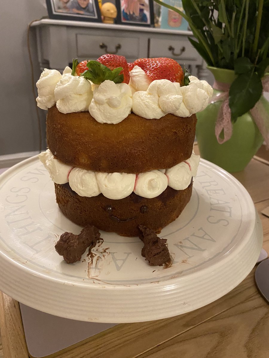 So first day of the birthday weekend has gone well 🥰 even my attempts at a Jellycat birthday cake 🤣🤣