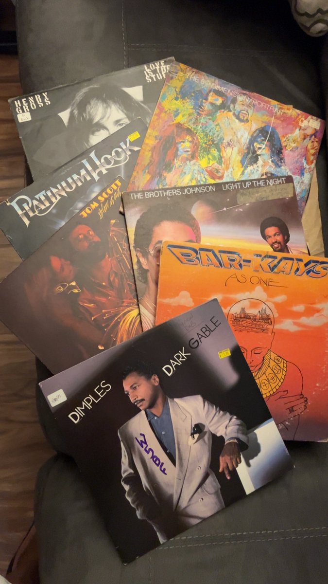 One thing about me and record shopping…I never have a real system to pull records. I go off the cover, the instrumentation, record label, year, and if the artist had other major samples. Today was off the covers. #KarolinaBeatz #KarolinaKitchen #AlwaysOpen #PutEmInTheMixOneTime