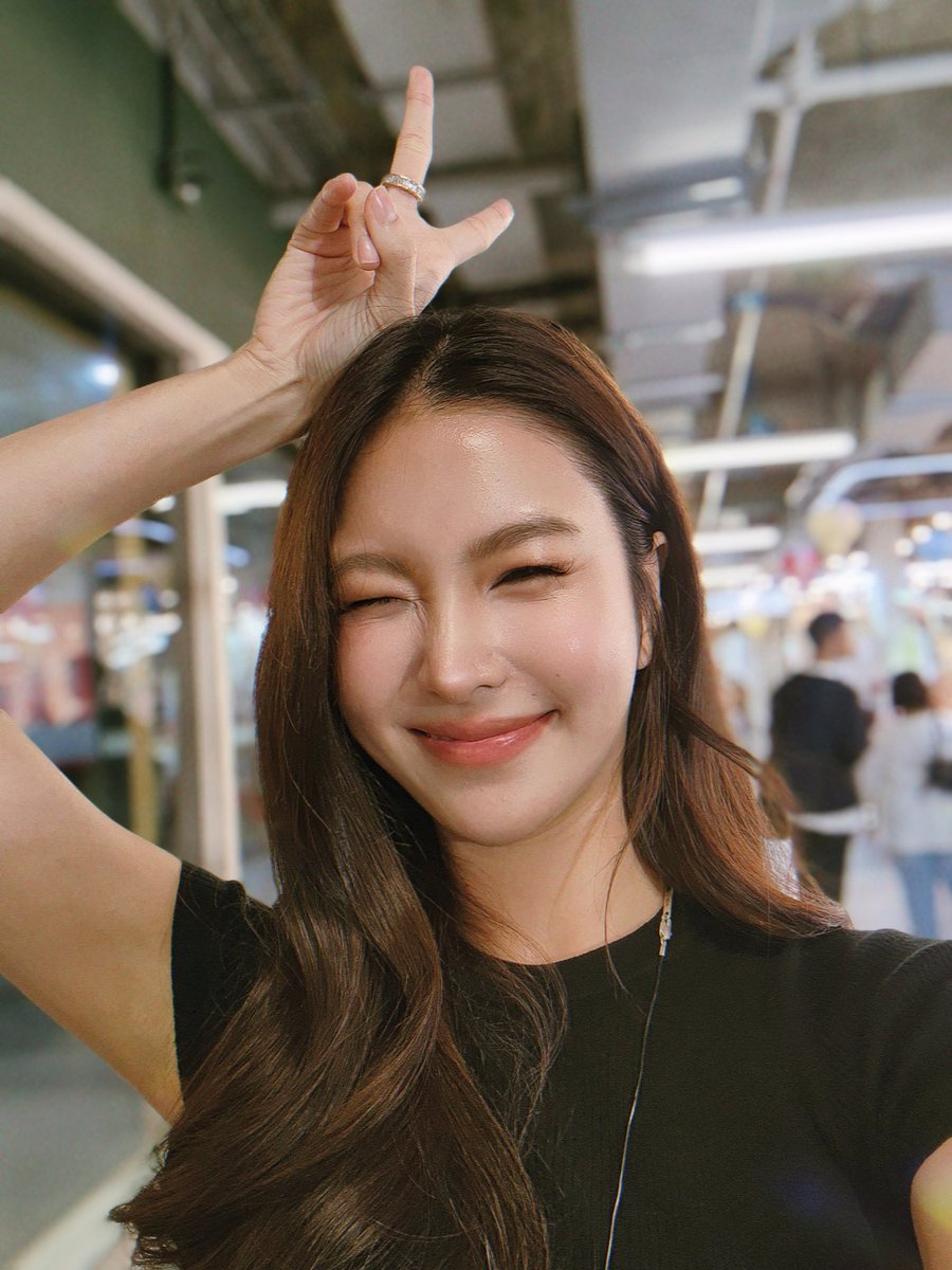 ฝนตกไหม? ⛈️
อย่าลืมพกร่มกันด้วยน๊าาา ☔️
ขอให้เป็นวันพักผ่อน
ที่เติมเต็มไปด้วย
พลังกาย พลังใจที่ดีนะคะ ❣️

#fernynop