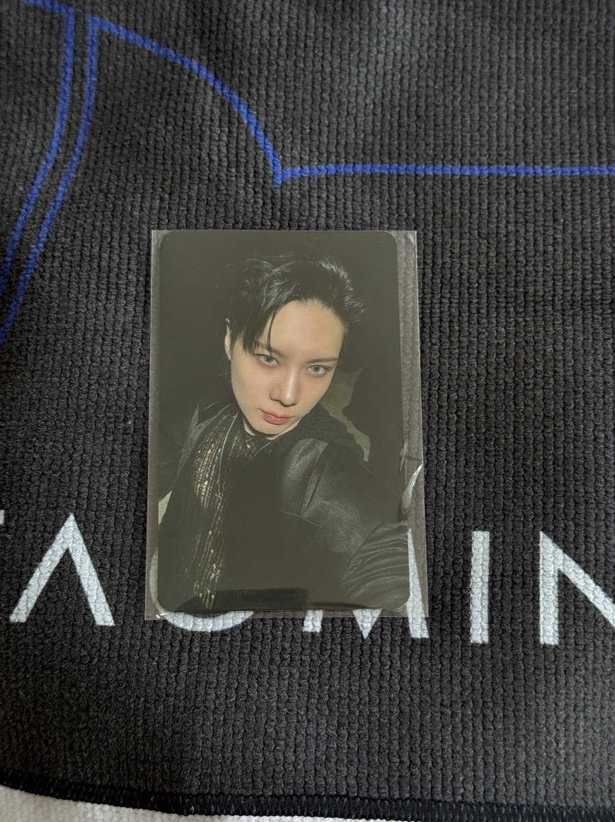 SMF1122's tweet photo. テミンveilトレカ二種
画像のものと交換していただける肩いらっしゃいませんか、本日会場にて手渡し交換可能です。

ガチャのクリアファイル横も買取（500円）でのお譲りもひっそり探してます、、

#shinee #テミン #テミングッズ #テミントレカ #veil #veilトレカ #veilグッズ #veil交換 https://t.co/kV9QL4vJbR