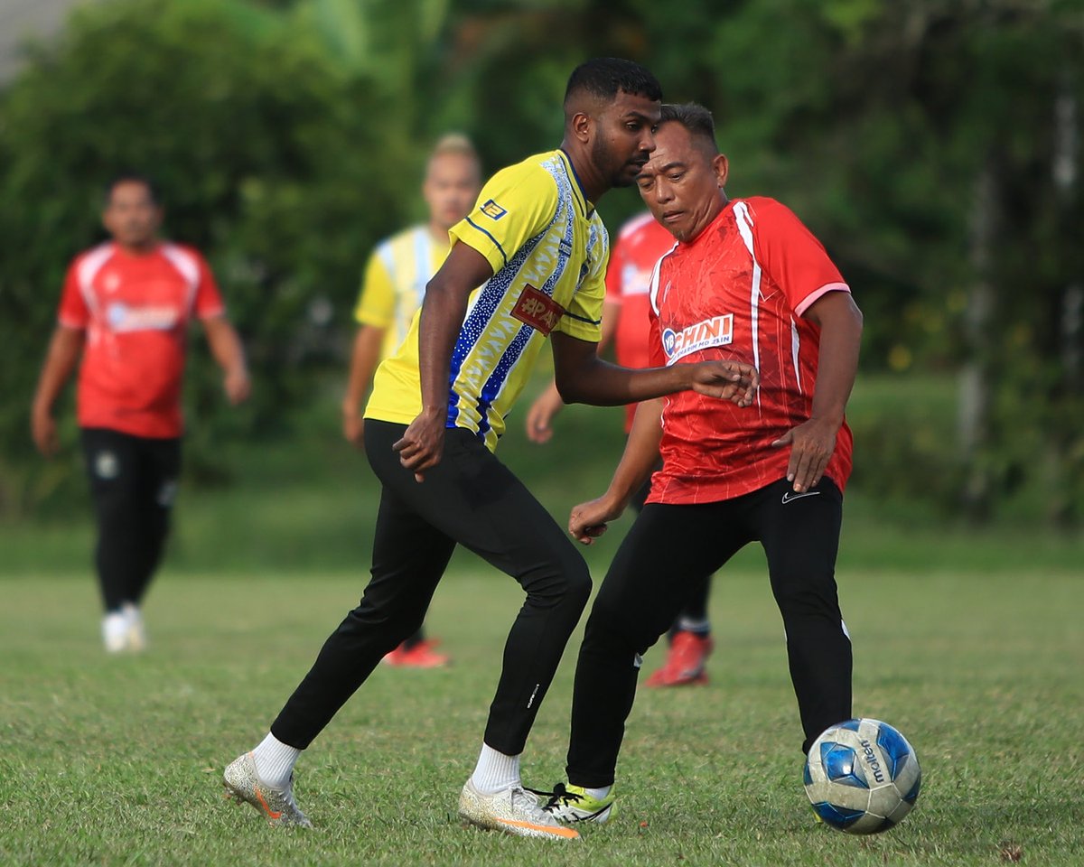 Program Lagend Pahang Gegar FELDA semalam dimeriahkan dengan perlawanan persahabatan antara Ex Pilihan Pahang dan Veteren Pilihan Chini.

Perlawanan penuh semangat kesukanan dan silaturrahim yang mengimbau kenangan zaman kegemilangan bola sepak negeri! ⚽🏆