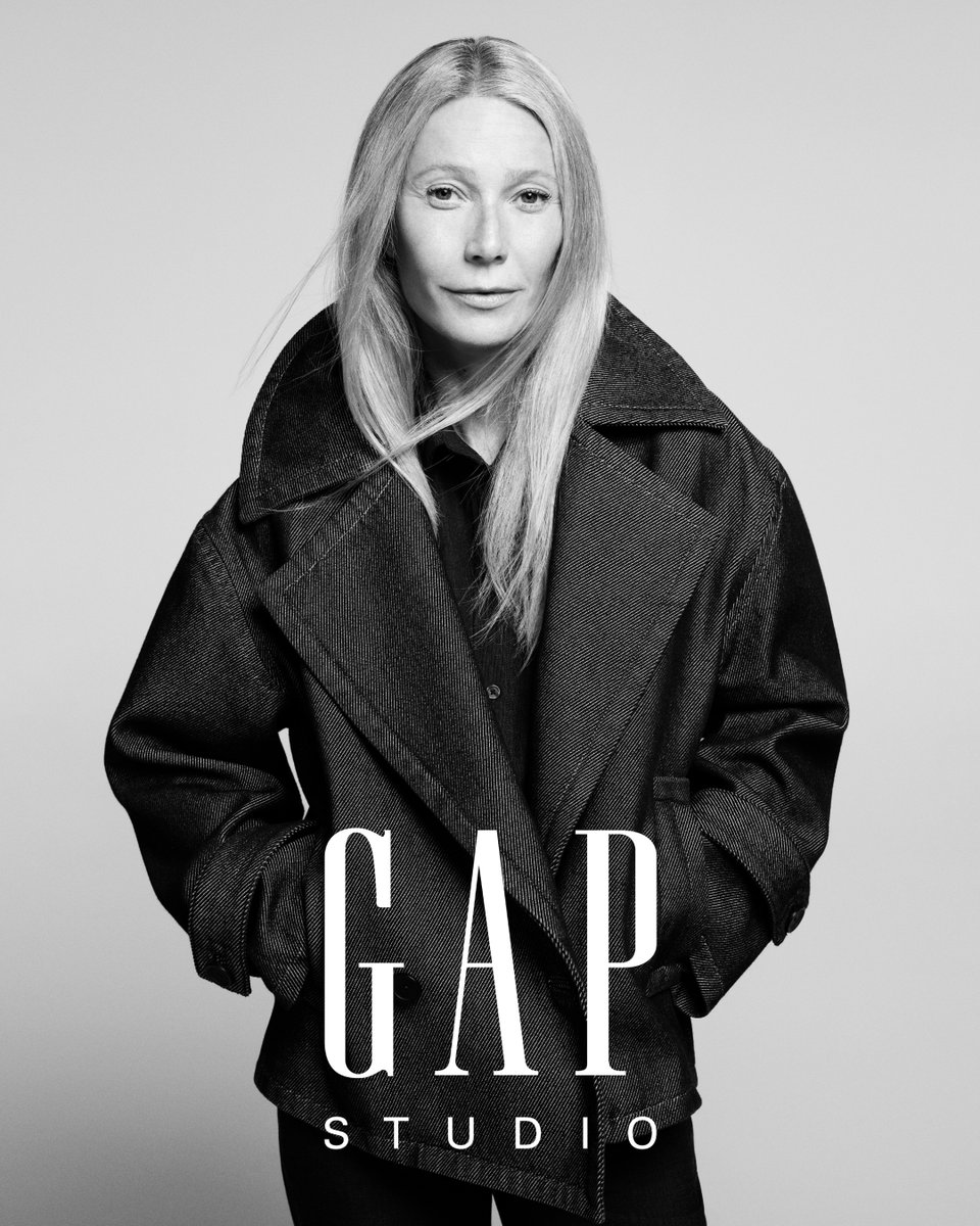 Gap_JP's tweet image. THE DENIM COCOON COAT.​
洗練されたシルエット。
自然体の自信。時を超えた存在感。​

グウィネス・パルトローが着こなす一着。​
#GapStudio​

詳細はこちら：gap.co.jp/gap-explore-ga…