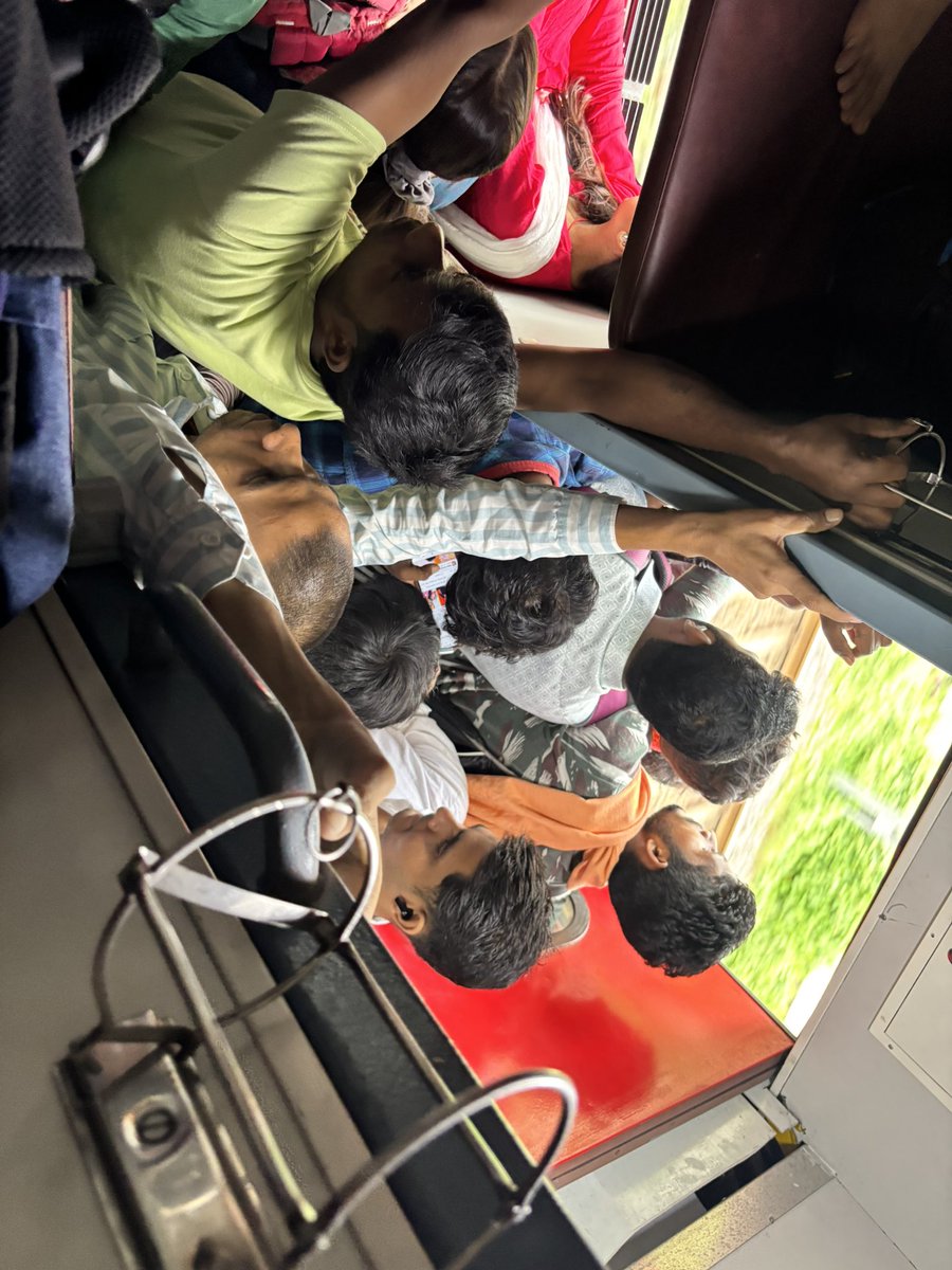 adv_aman017's tweet photo. Singrauli–Patna Express (S4 sleeper coach): Reserved coach or general bogie? Overcrowded beyond capacity — seats, berths, and even aisles are packed. Indian Railways, is this the reserved sleeper experience?
@indianrail @RailMinIndia @AshwiniVaishnaw @IRCTCofficial https://t.co/Kp1MQfWAQC
