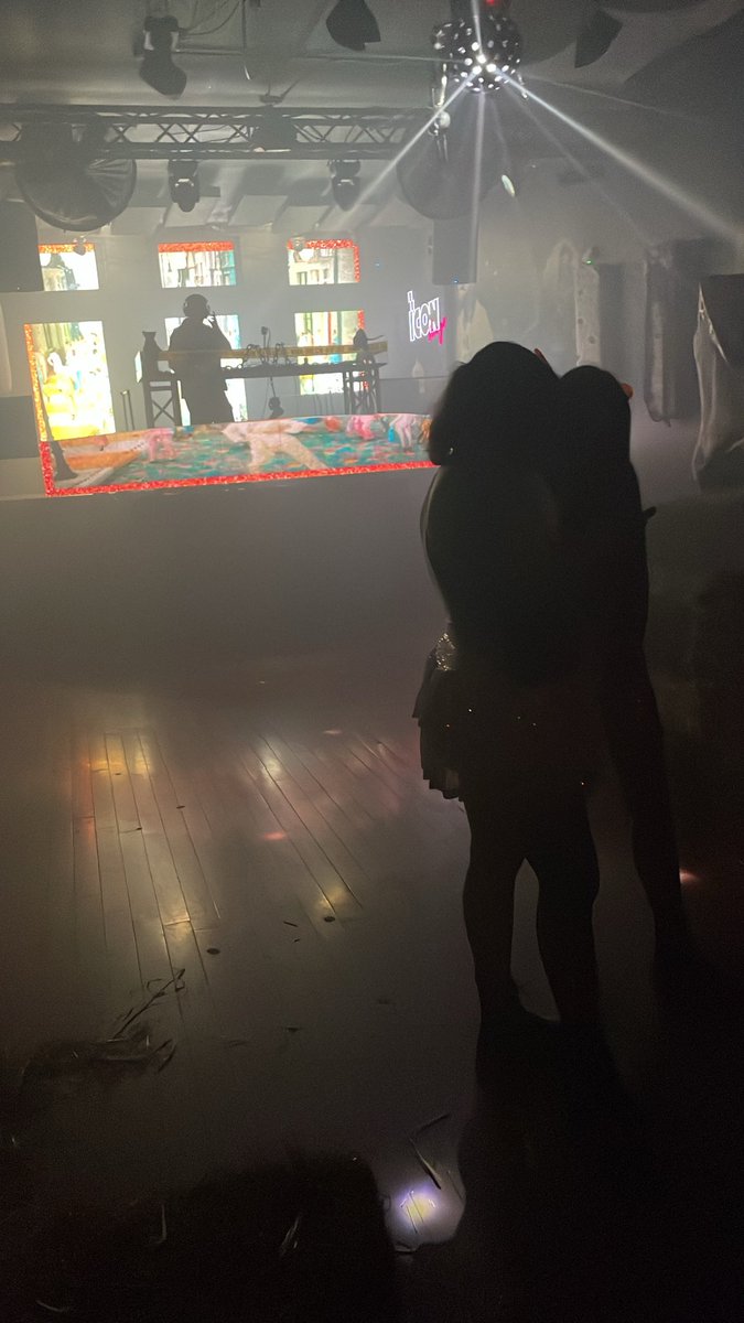 hippo0fdoom's tweet photo. Went to a #TSTheLifeOfAShowgril release “party” put on by a metal venue where the sound and visuals cut off for like five minutes and we had to request the new album lmao it was a fever dream https://t.co/7nOJNyUlQW