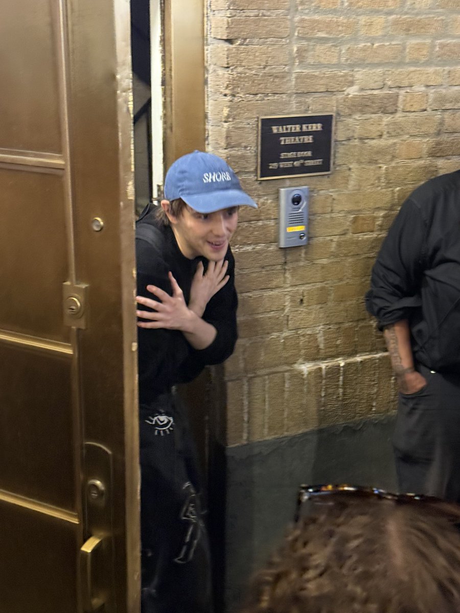 crow_catalogue's tweet photo. I SAW JACK WOLFE!!! he was phenomenal like i was slackjaw the entire time. this man is a siren

unfortunately wolfeus didnt stage door today because he was meeting someone for dinner, but i still got great photos :) i might go back tmrw to see if i can get my playbill signed 💞 https://t.co/f1F7lNZxS1