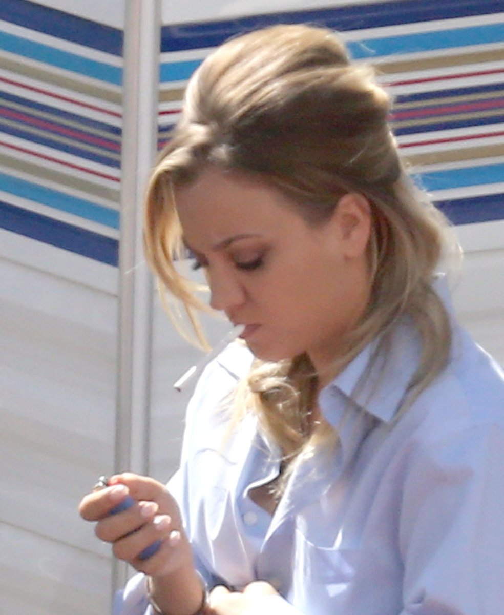 HotChicksSmoke's tweet image. More IRL proof of Kaley Cuoco's sexy smoking habit #smokingfetish