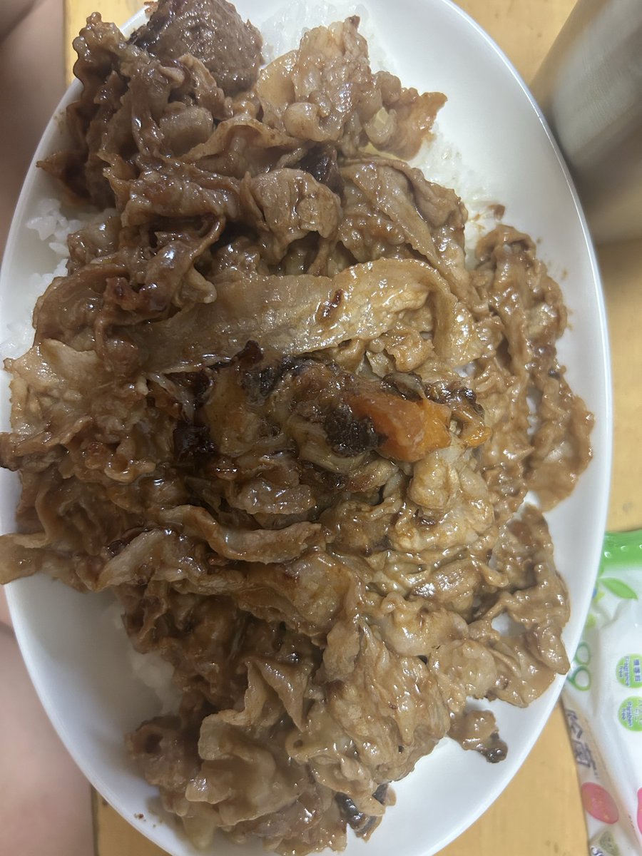 昨日お肉🍖🍗
久々に鳥のたたき食べましたわ😋
美味すぎる😭😭
にんにく醤油があいすぎますね😎
2枚目は結局こういうのが美味いって言うご飯です😇😇
一応ビーフシチューです笑
当然濃いー🐴