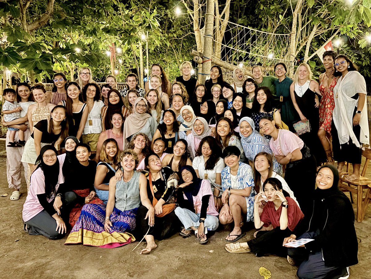 MYucharoen's tweet photo. Coral Catch Conference 2025 the most chill meeting I’ve ever join, gathering incredible women from across the ocean, feels lighter when shared with women who dive deeply and lead with heart

#CoralCatch #WomenInOceanScience #OceanSisterhood 
#SDG5 #SDG13 #SDG14 https://t.co/OlSY3EYixE