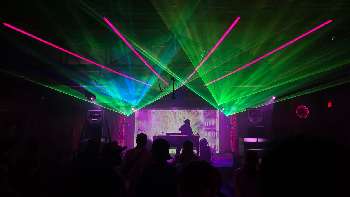 aKilledLegacy's tweet photo. Just wanna say. I played my first direct  support slot and really got a taste of the career I want to have.  Got to play originals (as seen in the vid) and really show the sound I want to push in my city. The grind continues. https://t.co/QDDiz8e5pd