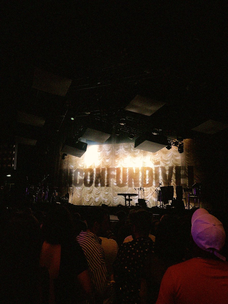 letfrez's tweet image. Saí do show do Gustavo Mioto completamente apaixonada.
O que é aquele homem em cima do palco???!!!!
Muito obrigado pela noite. ♥️
@GustavoPMioto