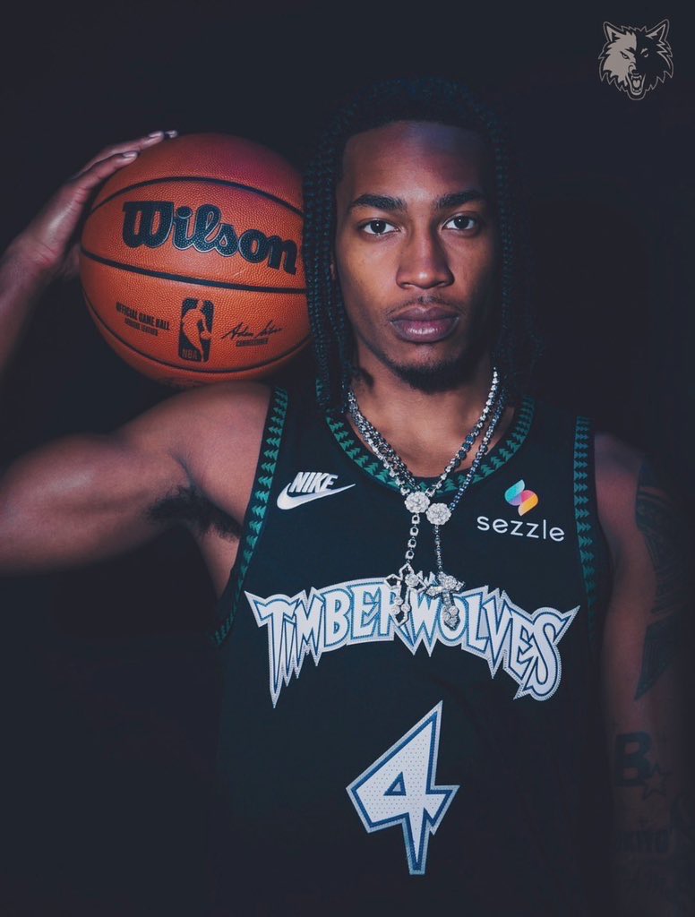 StepbackAe's tweet image. Rob Dillingham Tonight:

7 PTS
9 AST
2 REB