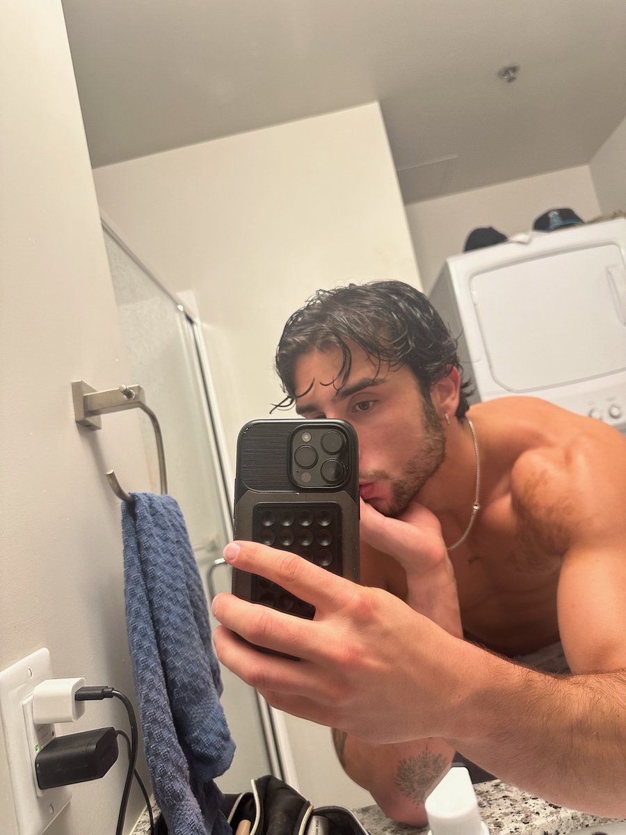 TheAceSpade1's tweet photo. can i drop you a few pics? 🤳 https://t.co/nnoneDeoFq