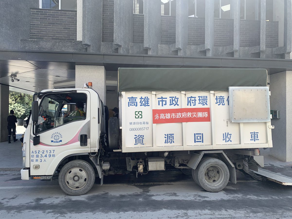 高雄市長來的很合理啊

整個市區到處都看到高雄市救災隊

我看到高雄市的頻率比看到花蓮縣政府的頻率還高