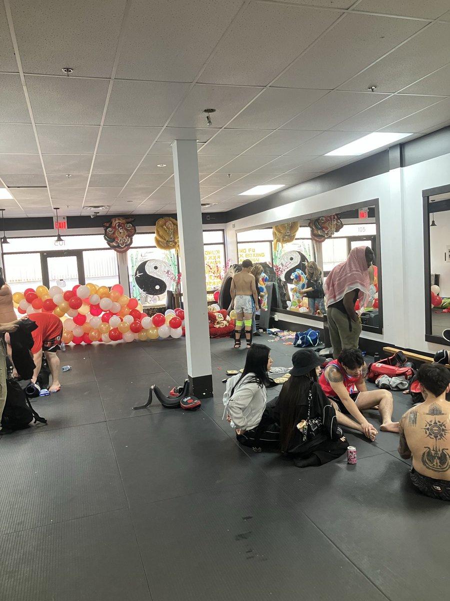 ResilientRebels's tweet photo. Gr8 time celebrating @returnofthedragonmartialarts 9th Anniversary! So awesome 2 C 1 of R very own @ResilientRebels youth in action!
TY 4 all U do 2 help people overcome barriers &amp; believe in themselves- building confidence strength &amp; Hope in R Community! Congrats &amp; all the best https://t.co/FMwcdYZcch