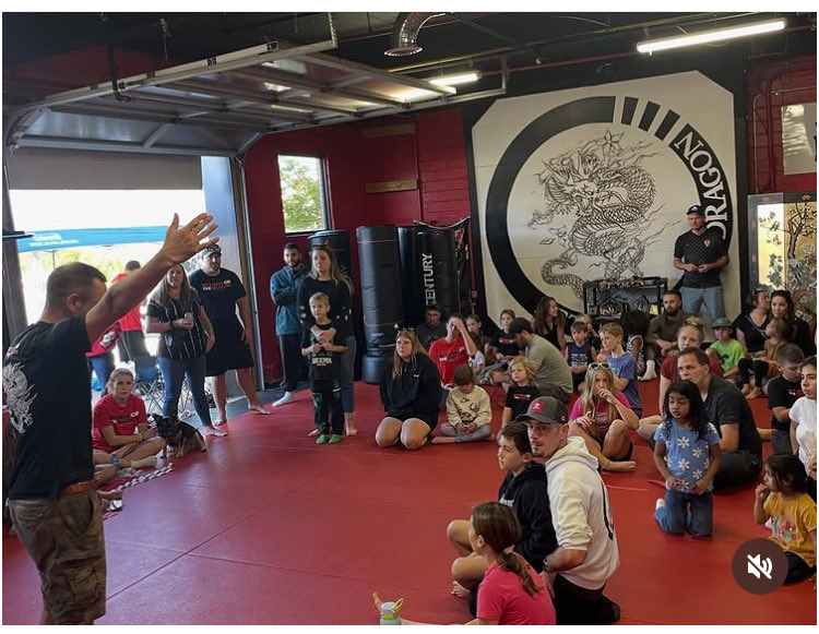 ResilientRebels's tweet photo. Gr8 time celebrating @returnofthedragonmartialarts 9th Anniversary! So awesome 2 C 1 of R very own @ResilientRebels youth in action!
TY 4 all U do 2 help people overcome barriers &amp; believe in themselves- building confidence strength &amp; Hope in R Community! Congrats &amp; all the best https://t.co/FMwcdYZcch