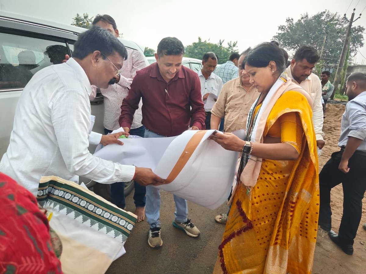 varnalideka's tweet image. 1/3 It has been a privilege to engage with India’s diverse tribal communities.  Of all my job profiles, Grassroots work continues to excite me the most. As State Prabhari for Odisha, I’m fortunate to travel to remote tribal regions across the Eastern Ghats &amp;amp; Reserve Forests.
#AKA