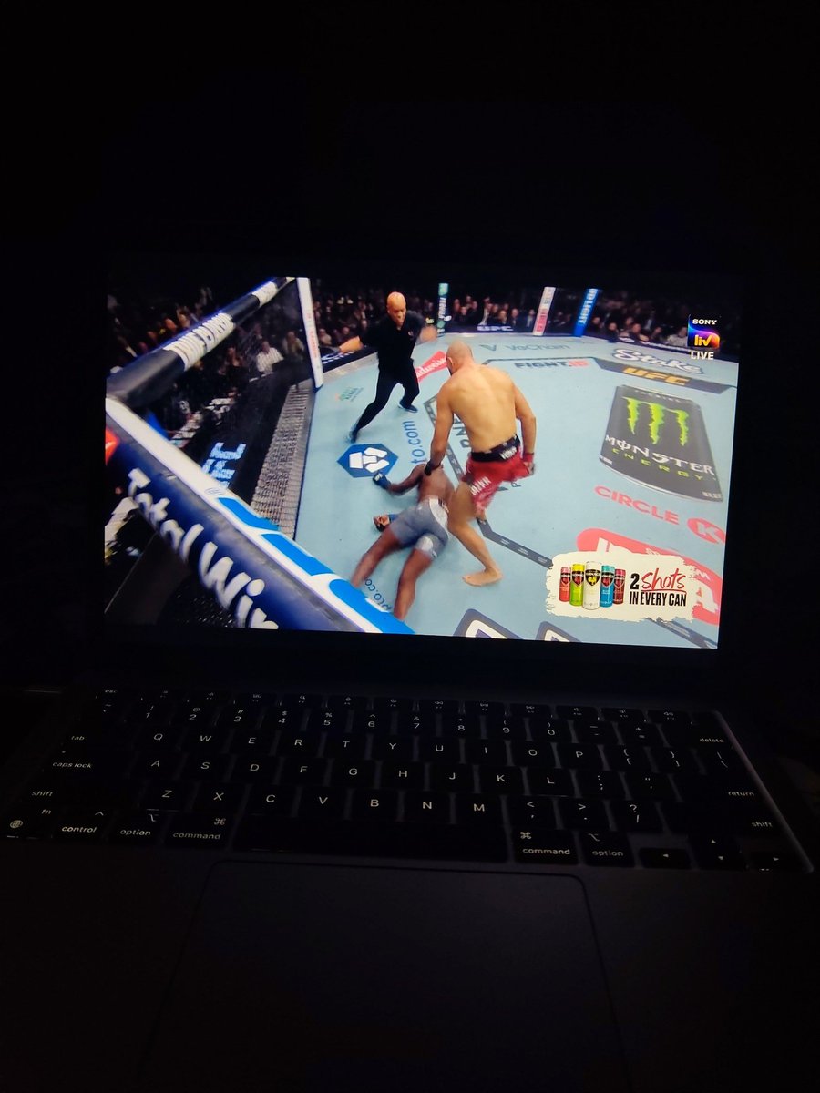 TejasJackson's tweet photo. Stronger they are, harder they fall 
WOW 
#ufc320 https://t.co/HGEhijkQyh