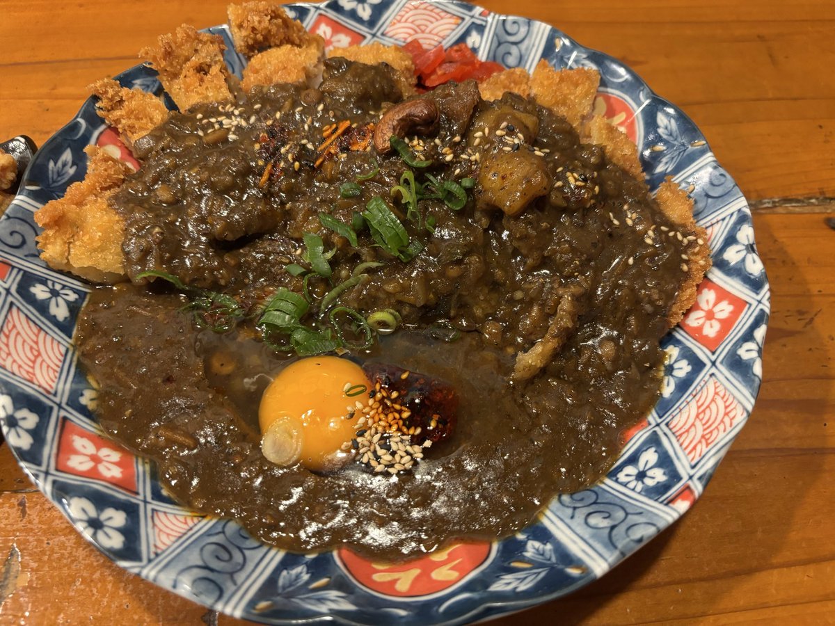 nobuyanobuya1's tweet image. 此花区の てんてん カツカレー玉子トッピングに 唐揚げハーフ食べました 弟も これから食べたみたいで この薄っぺらいトンカツいる？って言ってましたが この薄っぺらいトンカツがルーかかる事で 美味なるように 僕は思います^ ^