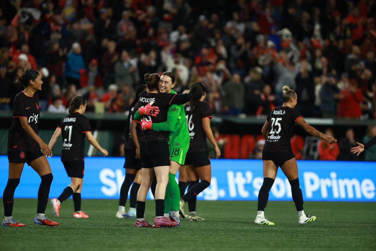 ThornsFC's tweet photo. HYPE! FIRST-CAREER BRACE! https://t.co/pmoGpPgpKN