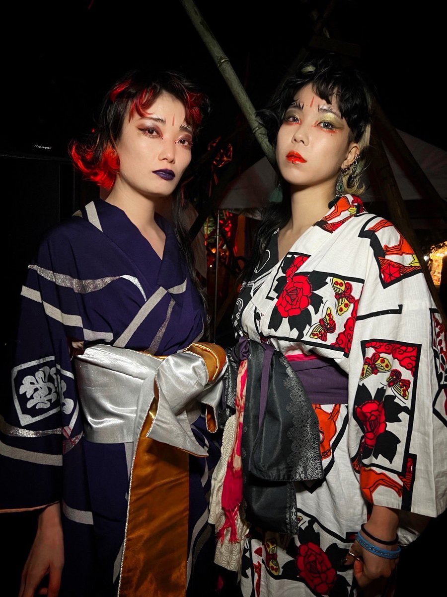 ジョッカル（Dance）

2011年フィメールハウスダンスチームとして結成。
後にコンテンポラリー等からジャンルレスに表現方法を学び現在のスタイルに至る。
様々な芸術作品からインスピレーションを受け
独自の解釈で自由な表現をする。
踊ることをアソビの一環とし
日々アソビの中で創作をする。