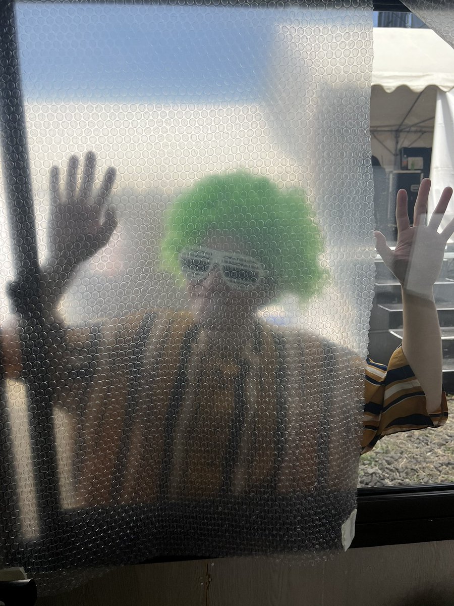 こんなに隠れてるのに誰かわかるのなんでだろう