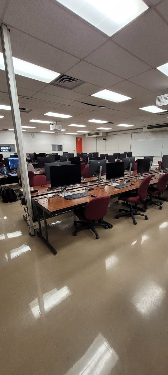 vschanx's tweet photo. I wonder how many lines of code has been written in this room https://t.co/3oXoUJFgzh