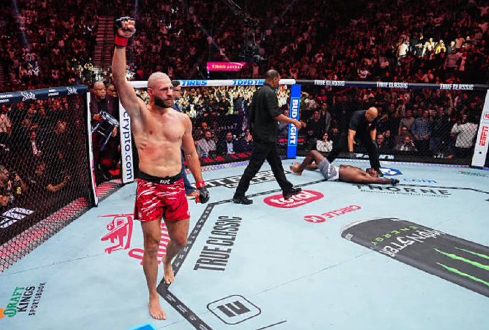 Jiri Prochazka knocks out Khalil Rountree Jr (2025)