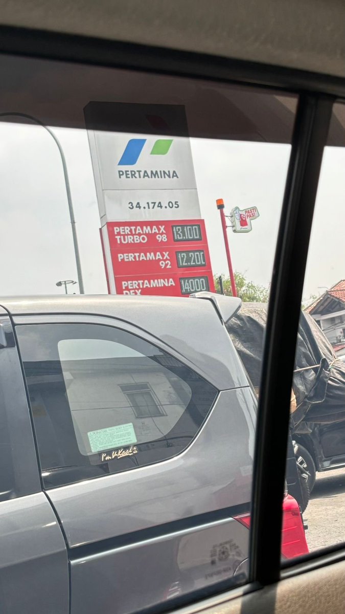 raradp_'s tweet photo. Nah ini udah spbu ke tiga yang didatengin dan sama turbo habiss heeww opoo ikiii https://t.co/5lvJiC8wCA
