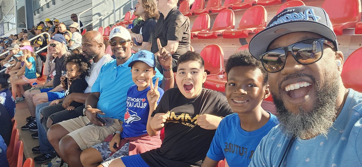 dj_elegance's tweet image. WE WILL BE BACK

Tough loss today for my @TorontoArgos but grateful ALL of the fun memories made this year @BMO with my boys and friends 

Thanks @adamgosse for allowing us into your world + great work being the voice of the team 🎤 

#PullTogether