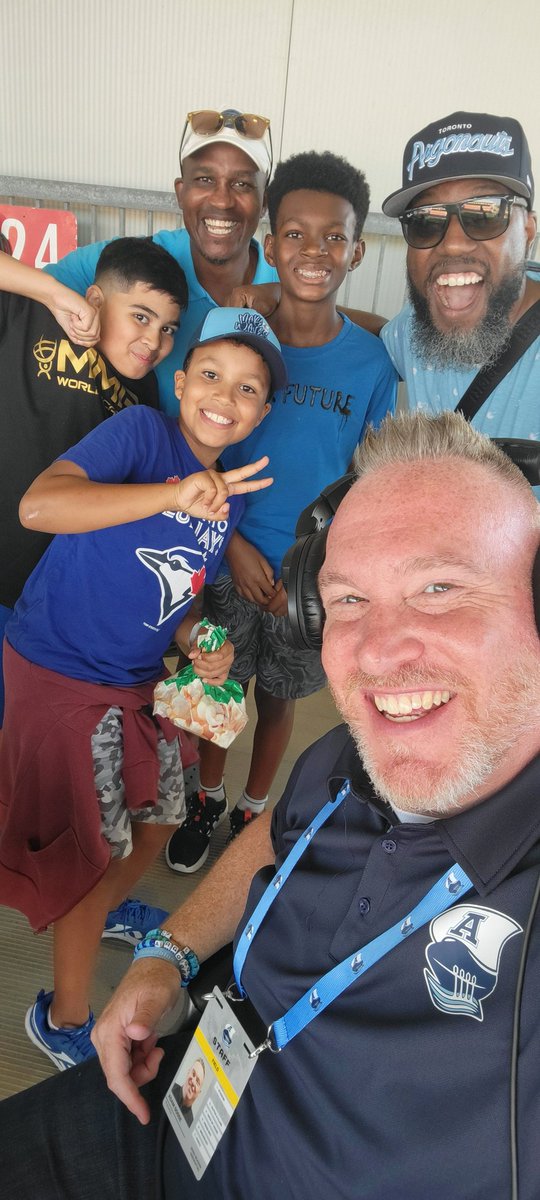 dj_elegance's tweet image. WE WILL BE BACK

Tough loss today for my @TorontoArgos but grateful ALL of the fun memories made this year @BMO with my boys and friends 

Thanks @adamgosse for allowing us into your world + great work being the voice of the team 🎤 

#PullTogether