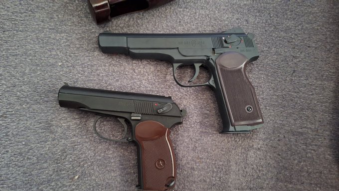 KSCがスチェッキンを出してくれるのはとても楽しみじゃてぇ…スチェッキンの問題は多分フルオートに耐える強度なんだよな～このマカロフみたいに以外とスライドが薄いからひび割れてしまうだろうし…マガジンもタンク入れにくい形でフロンでフルオート無理そうやな～とにかくスチェッキン何でもいいか 