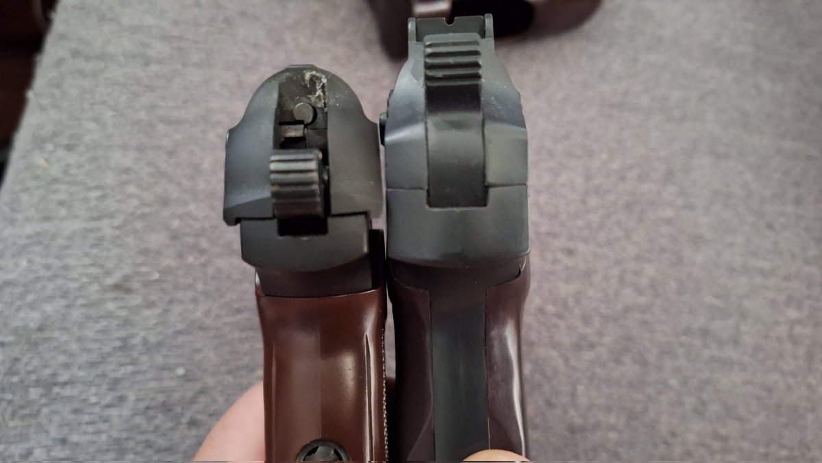 KSCがスチェッキンを出してくれるのはとても楽しみじゃてぇ…スチェッキンの問題は多分フルオートに耐える強度なんだよな～このマカロフみたいに以外とスライドが薄いからひび割れてしまうだろうし…マガジンもタンク入れにくい形でフロンでフルオート無理そうやな～とにかくスチェッキン何でもいいか 