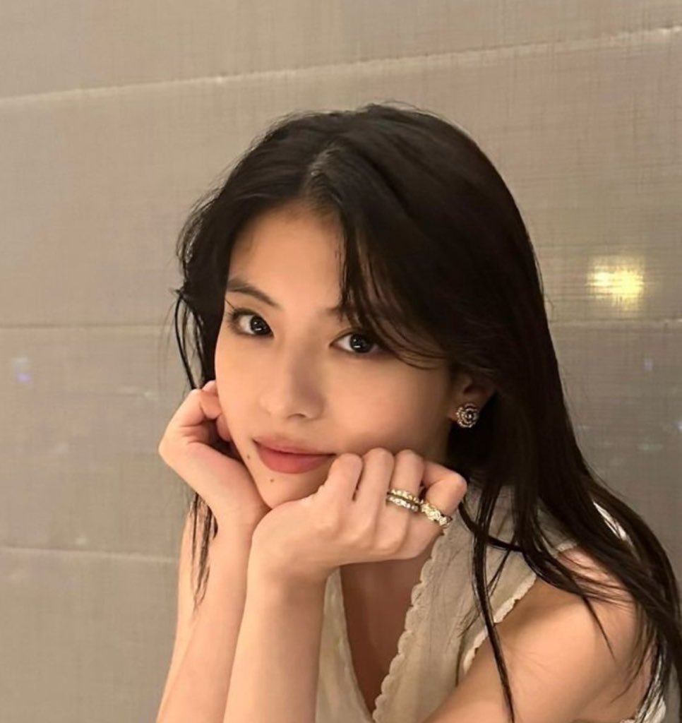 2nenaiko2's tweet image. 女には大谷映美里になりたい時とTWICEサナになりたい時と出口夏希になりたい時がある。
