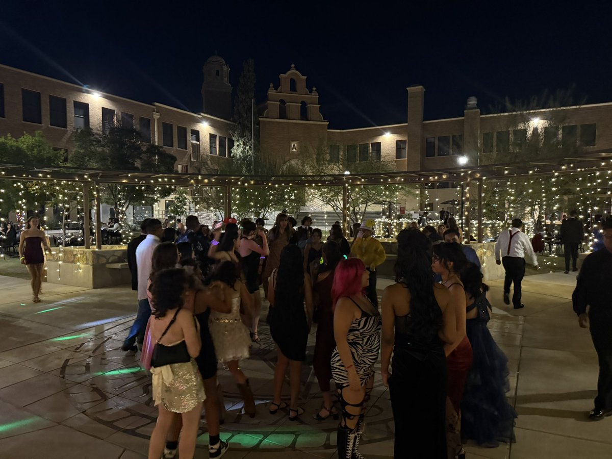 maribelruiz2015's tweet image. A perfect night in the Quad celebrating Austin 2025 Homecoming, filled with elegance, laughter, and legacy. 
#PanthersLevelUp @MartyTeran915 @bpallare @SamuelMari67458 @SarahVenegasEdD @mpazepzona