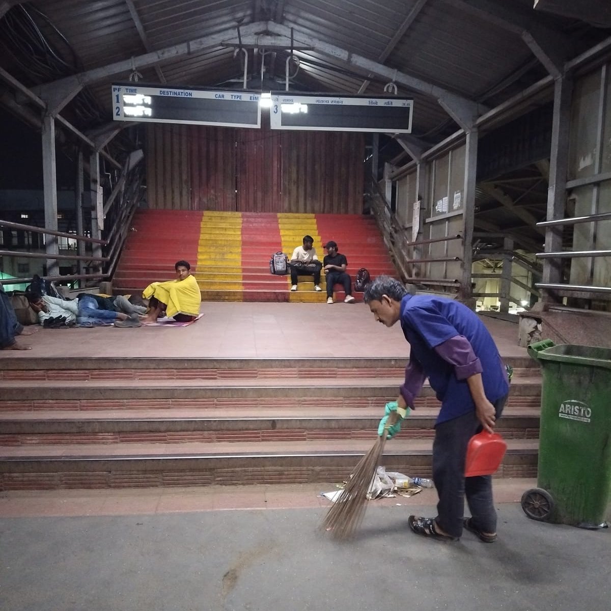 drmmumbaicr's tweet image. #SwachhataHiSeva2025

Cleanliness drive at #Panvel Station.  

Swachh Panvel, Sundar Panvel.

#SpecialCampaign5.0 #IRSpecialCampaign5 #SCDPM5 #CentralRailway

@Central_Railway @YatriRailways