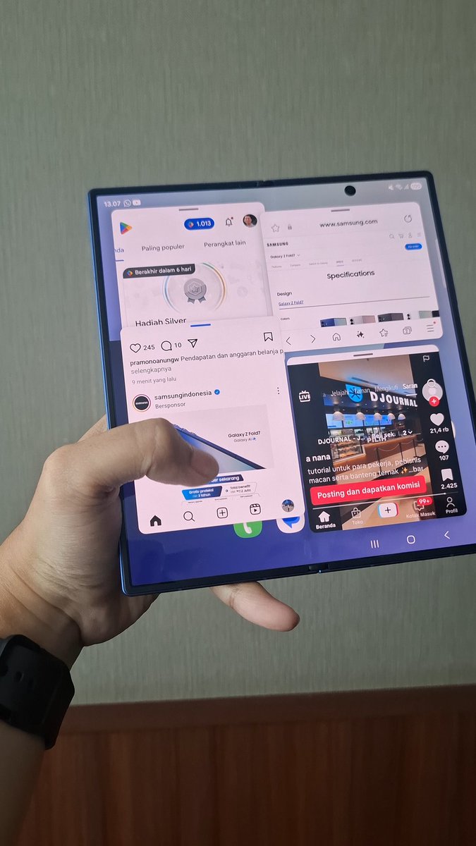 abdurraim's tweet photo. Mencari referensi konten kini jadi lebih sat-set dengan Galaxy Z Fold 7. Gak ada lagi ide yang hilang di tengah jalan karena repot ganti aplikasi. #PowerfulMultitasking #14dayStreak #MissionDay5 #SamsungMembersMission https://t.co/C9gS5RukOx