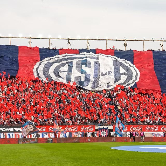 OjoDeCuervo1908's tweet photo. El viernes hay que copar la cancha y bancar a estos jugadores y cuerpo técnico que están poniendo la cara en el momento más delicado en la historia del club.

A #SanLorenzo lo va a salvar su gente, una vez más. https://t.co/2C1SNC7nLd
