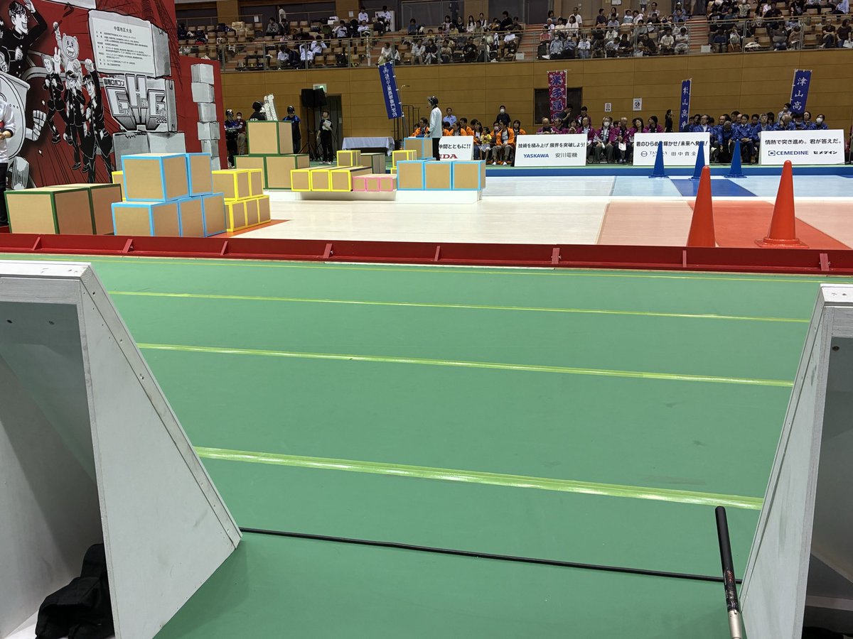knct_iwsq's tweet photo. 高専ロボコン中国大会の応援来てます
 #高専ロボコン  #呉高専 https://t.co/AdS51UtybX