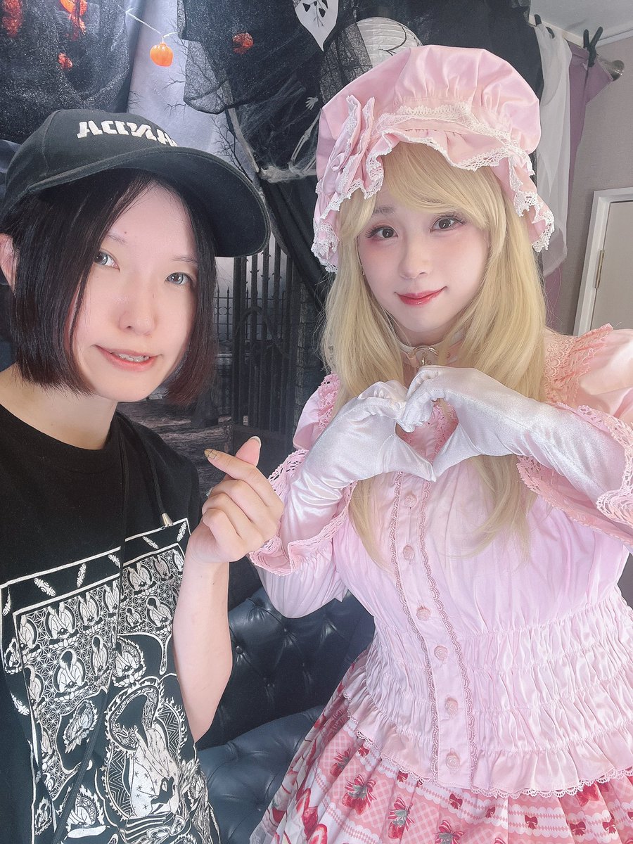 cosplay_milky's tweet photo. この日も持参のとってもかわいいロリータちゃんで変身のひらちゃん❤️
色白のお肌に金髪をあわせてお人形さんのようです✨

ひろちゃん(@WhiteKnightRex ) https://t.co/Qza2WPeGt0