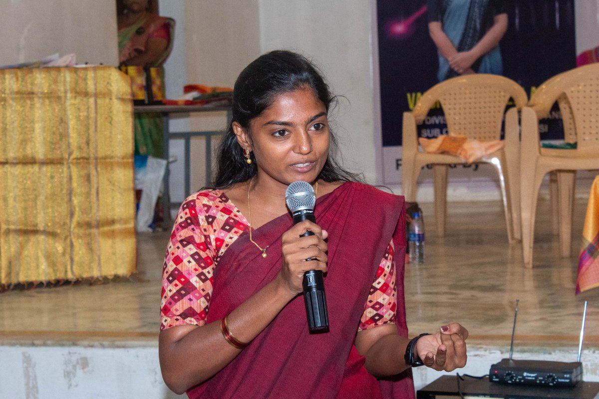 Kottravaikaru's tweet image. &quot;வெள்ளத் தனைய மலர்நீட்டம் மாந்தர்தம் உள்ளத் தனையது உயர்வு&quot;

திருக்குறளின் இந்த வரிகள் இன்று கூட பொருந்துகிறதா?

உயர்ந்த பதவி, பணம், புகழ் அல்ல...
உண்மையில் ஒருவரின் ‘உயரம்’ அவரின் உள்ளத்தின் ஆழம் தான் தீர்மானிக்கிறதா? 🤔

#திருக்குறள் #தமிழ் #ThinkDeep