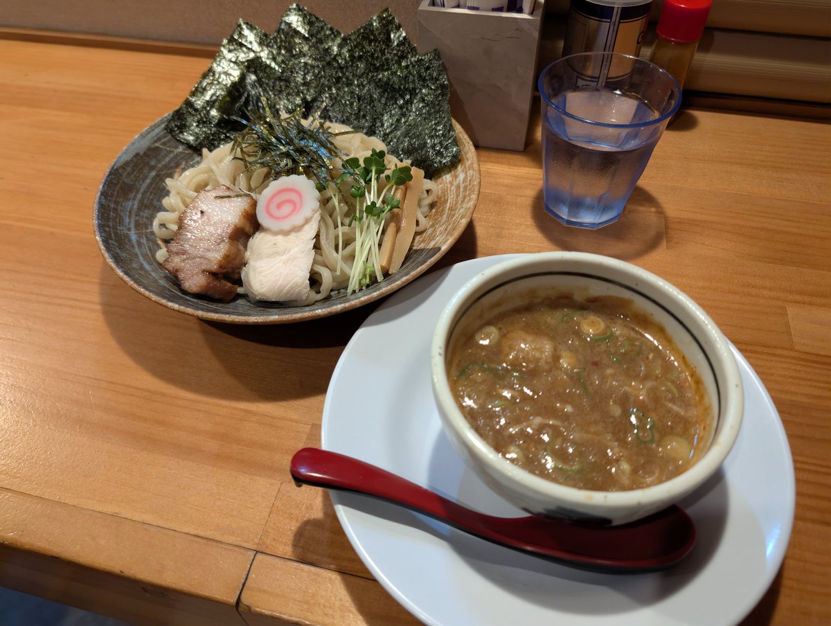 かなり久しぶりに行ったけど厨房の中の人がかわってた。どういうことだ？
久しぶりなのに限定をいただきました。