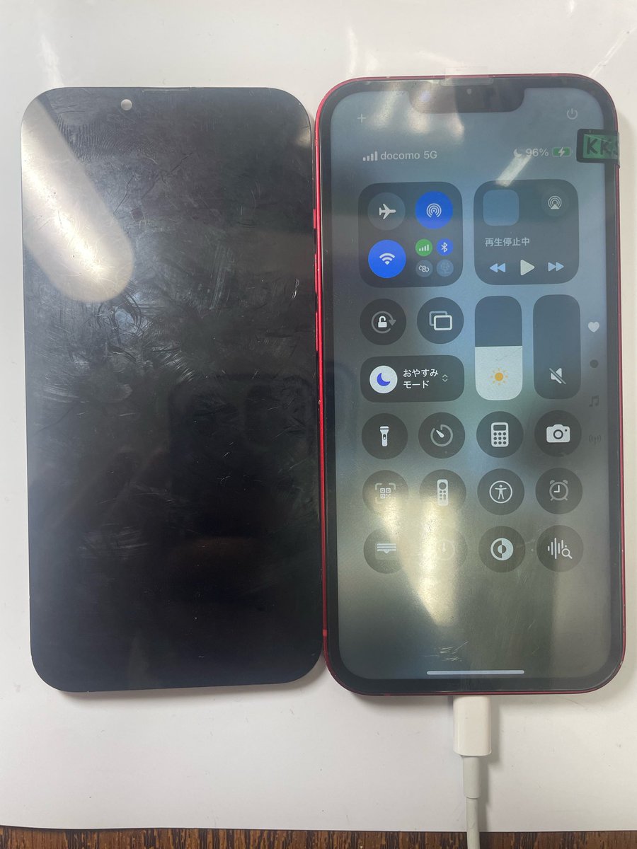 Ibring_X2's tweet photo. 【iPhone 13画面に白や緑の線が？】
画面に線が入るだけじゃない！操作できなくなる前兆です。
動く時もあれば動かない時もあるので、時間があるうちに修理を🛠️

🔧 iPhone 13の画面修理、即日対応可能！
⚡保証付きで安心

#iPhone13 #画面修理 #早めの修理 #大阪 #スマホ修理 #iPhone修理 #即日修理 https://t.co/B5N2r0mcAI