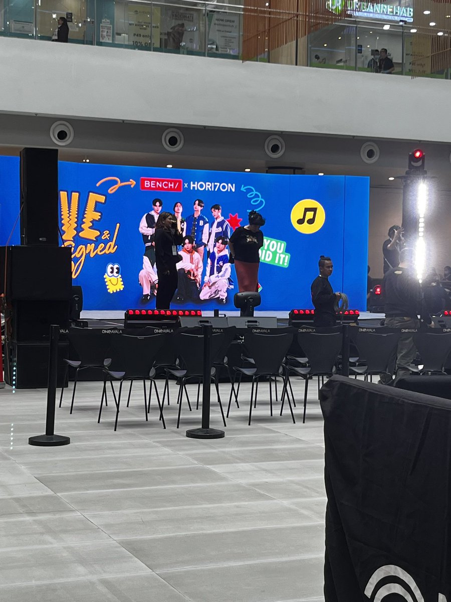 Makes my heart flutter so much! My babies you deserve this so much huhu Lezzgo HORIboys 🥹

LIVE AND SIGNED WITH HORI7ON

#BENCHxHORI7ONFanSignEvent
#HORI7ON #호라이즌
<a href="/HORI7ONofficial/">HORI7ONofficial</a>
<a href="/HORI7ON_twt/">HORI7ON member</a> 
<a href="/benchtm/">BENCH/</a>