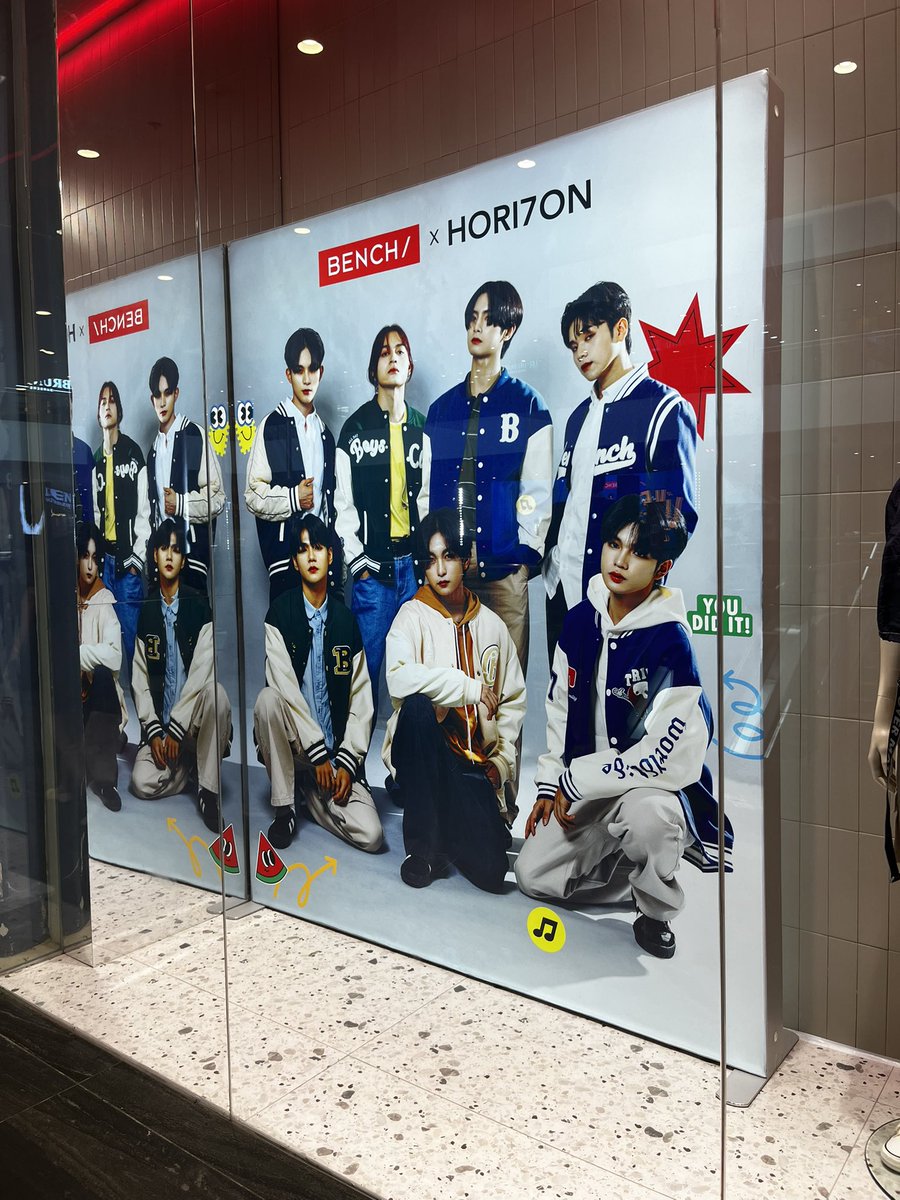 VinciTheDay's tweet photo. Makes my heart flutter so much! My babies you deserve this so much huhu Lezzgo HORIboys 🥹

LIVE AND SIGNED WITH HORI7ON

#BENCHxHORI7ONFanSignEvent
#HORI7ON #호라이즌
@HORI7ONofficial
@HORI7ON_twt 
@benchtm https://t.co/tMjG9Kas9B