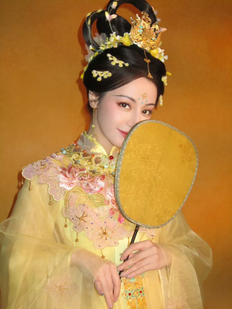 dear_alice88's tweet photo. #迪丽热巴 . This remembering me with her unaired drama #SagaOfLight which She shot few years ago. Chang Ee. Goddess of The Moon. Etheral My Baobei An Actress #Dilraba 👸🏻🌝🌜🌕🌛👸🏻🌸🌸🌸🌹🙏🤍🤍🤍🤍🤎🤎🤎 https://t.co/30mvnKa4Ow